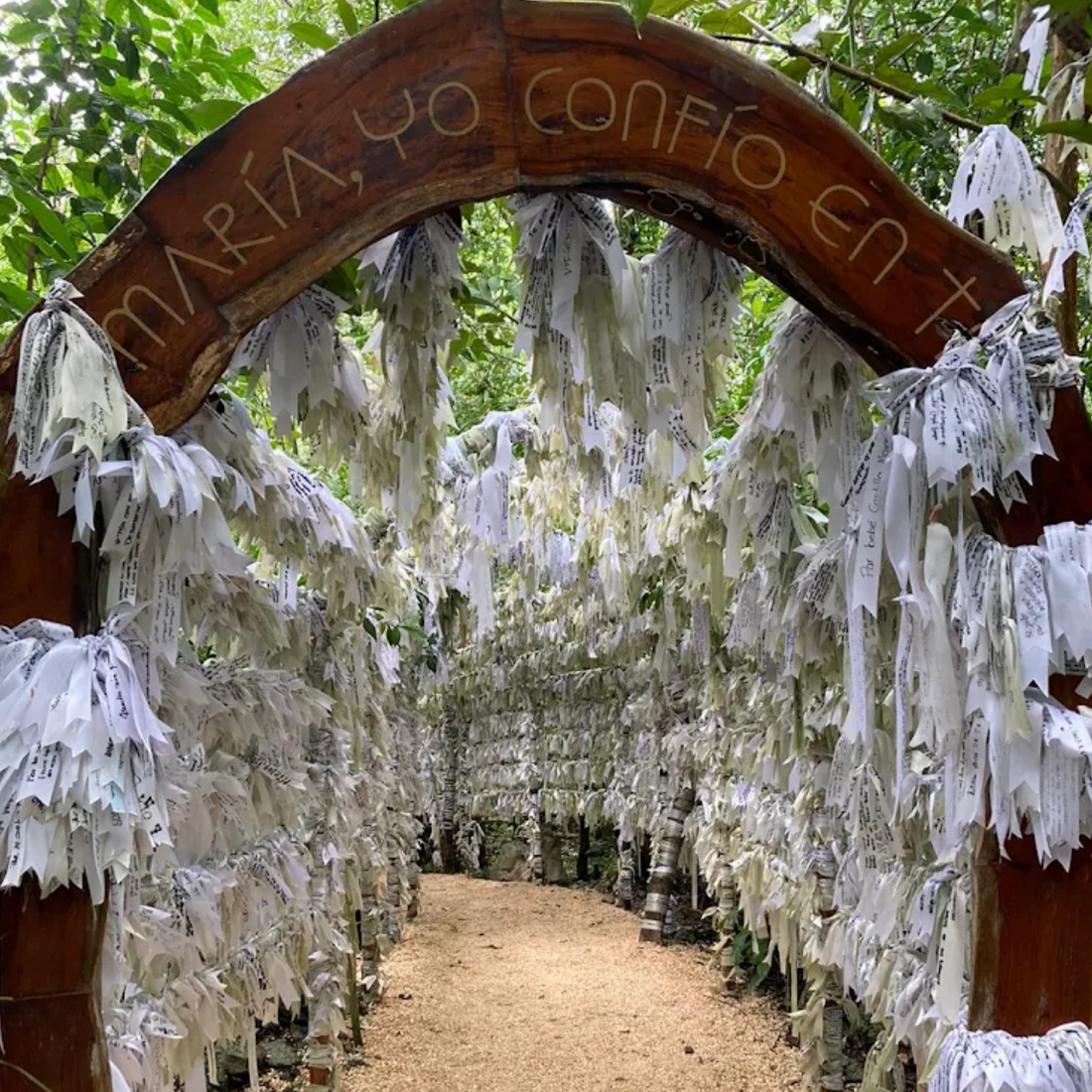 Virgen Desatanudos: Historia, devoción y oración poderosa | Adaluna Joyería