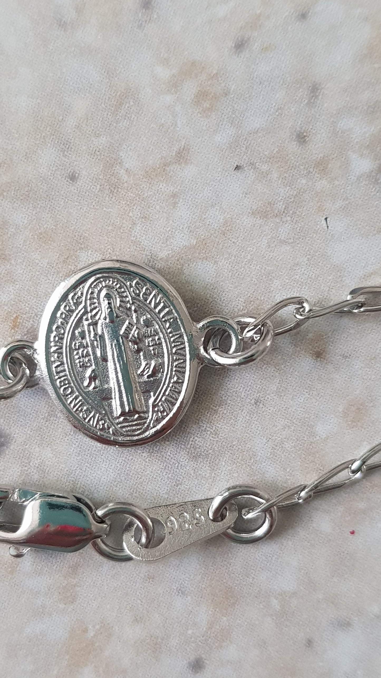 Pulsera con medalla oval Virgen de Guadalupe y San Benito - Plata esterlina 925 y Rodio