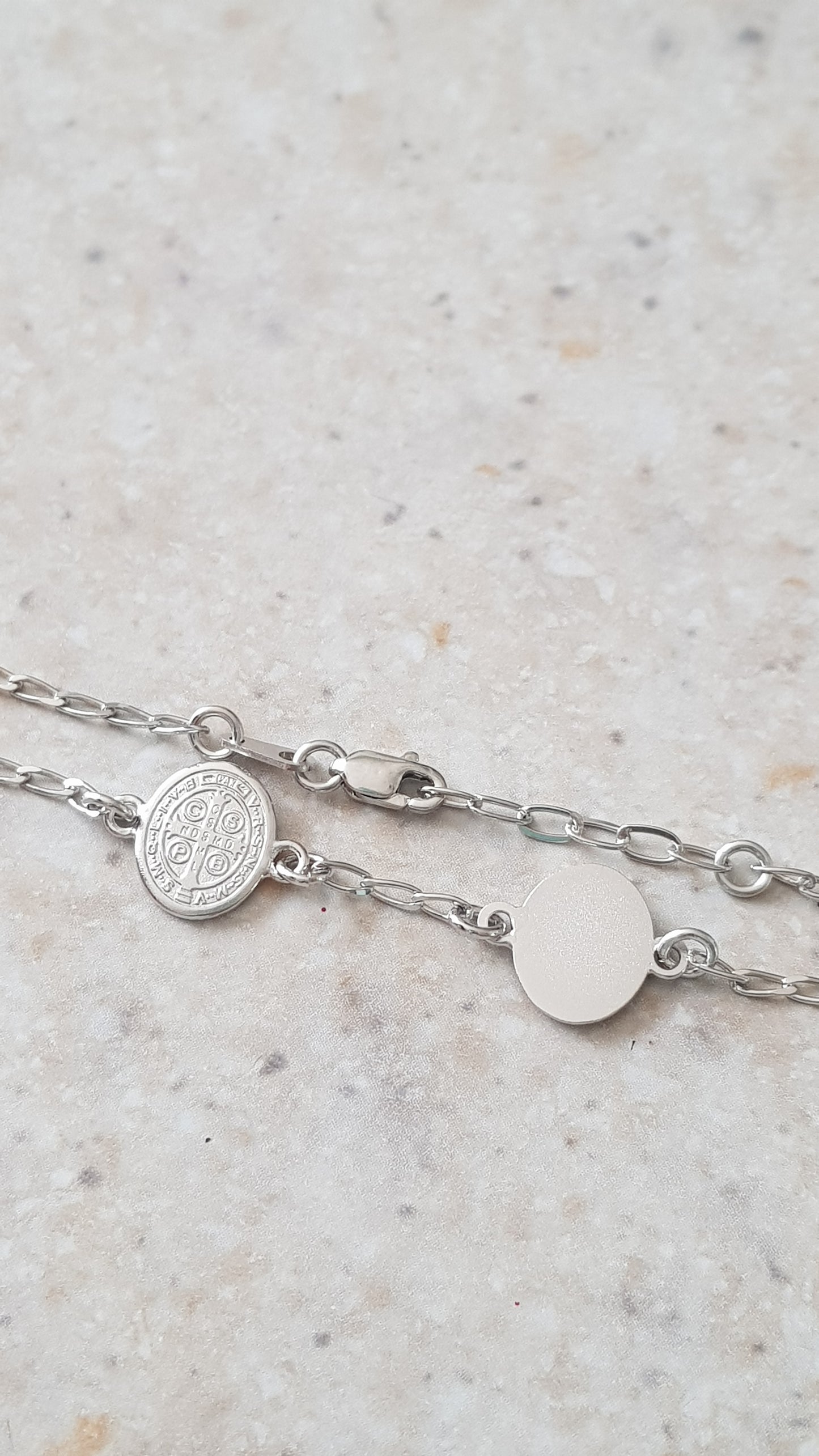 Pulsera con medalla oval Virgen de Guadalupe y San Benito - Plata esterlina 925 y Rodio