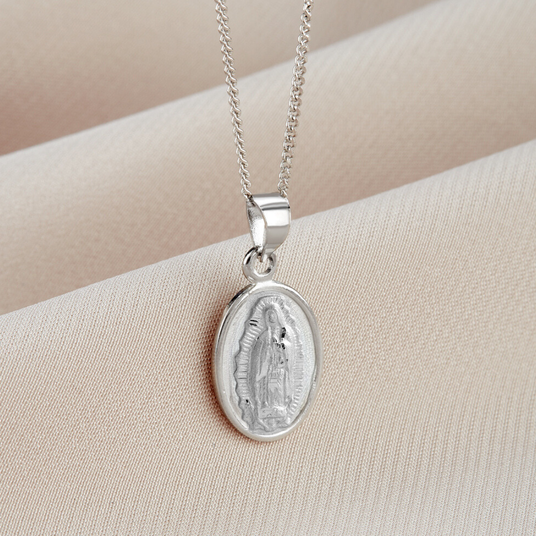 Medalla mini Virgen de Guadalupe con cadena - Plata esterlina 925 con baño de rodio
