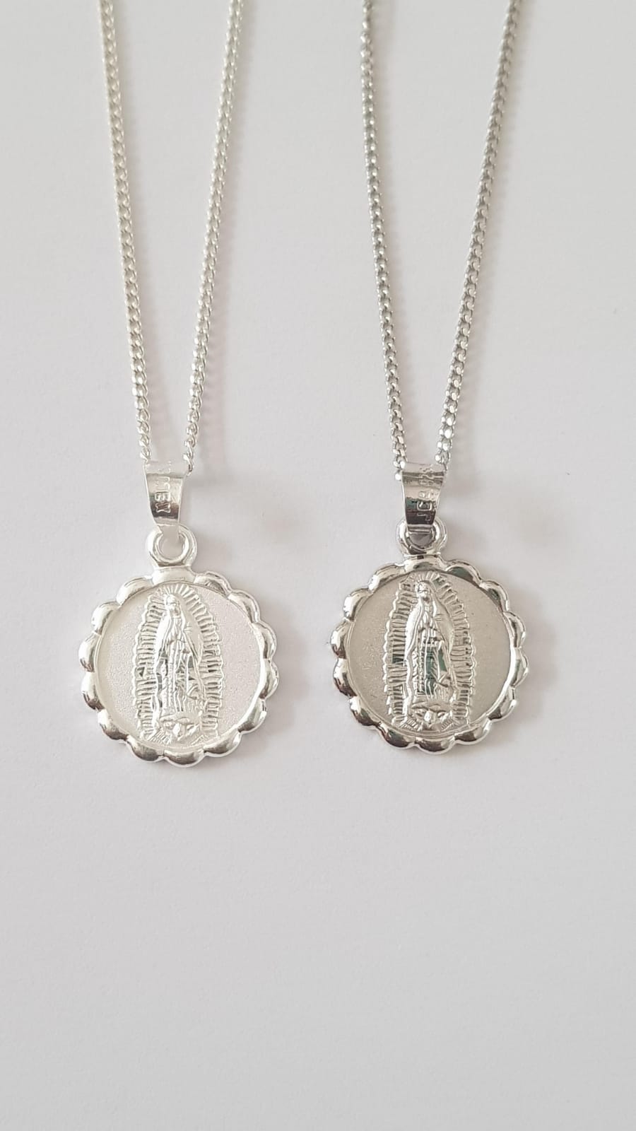 Medalla Virgen de Guadalupe con cadena - Oro 14K laminado - Modelo Turín