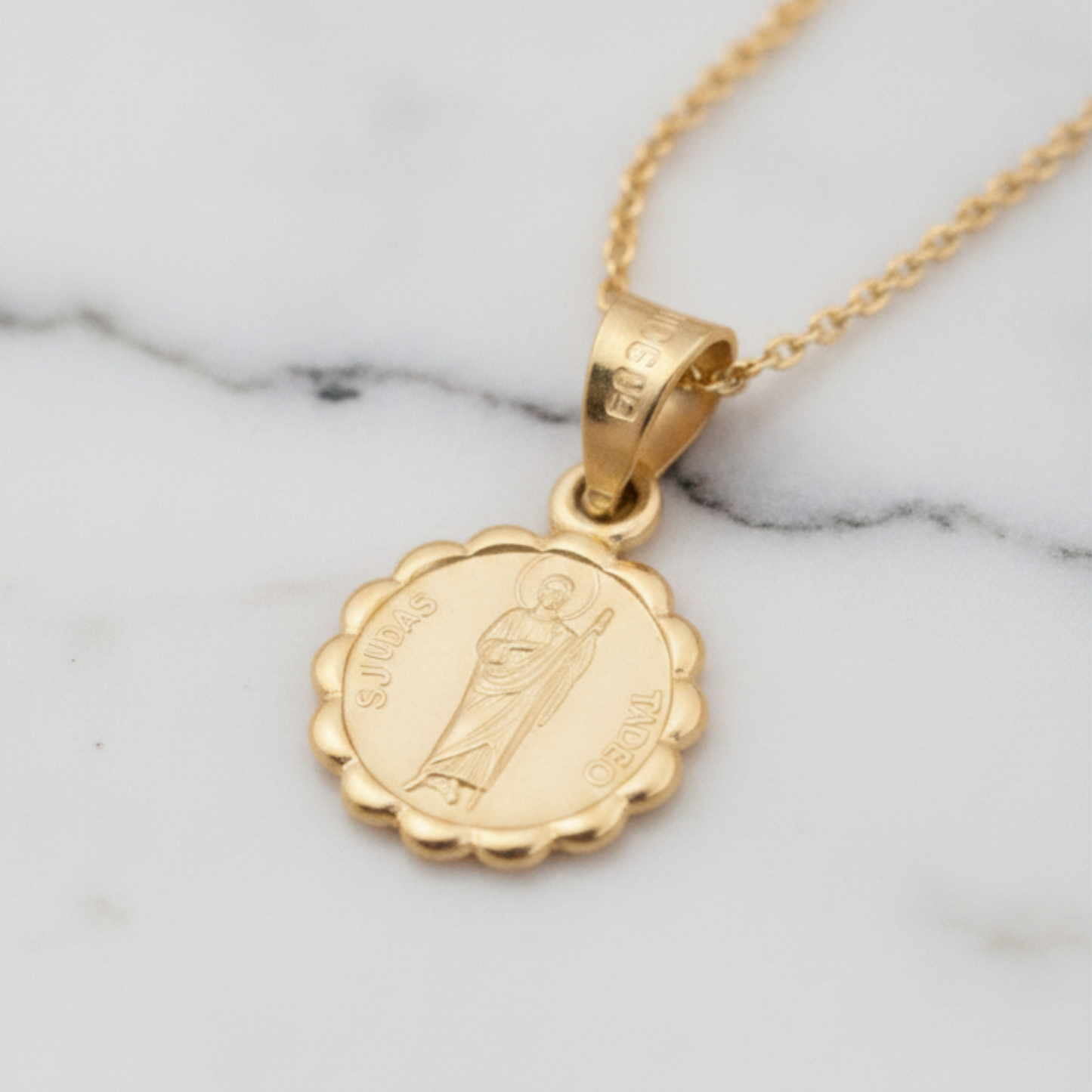 Medalla bautizo San Judas Tadeo redonda con cadena - Oro 14K laminado