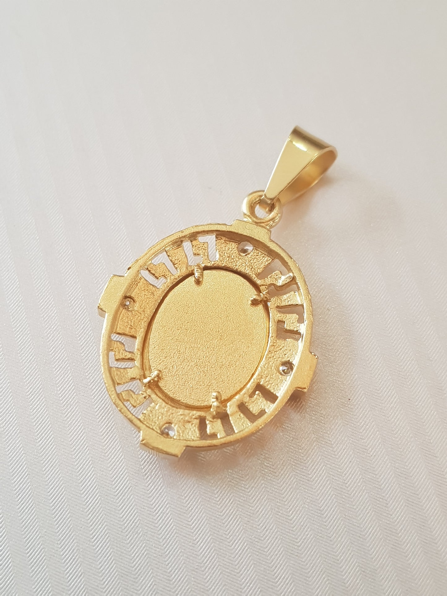 Medalla Virgen de Guadalupe con cadena - Oro 14K laminado con zirconias