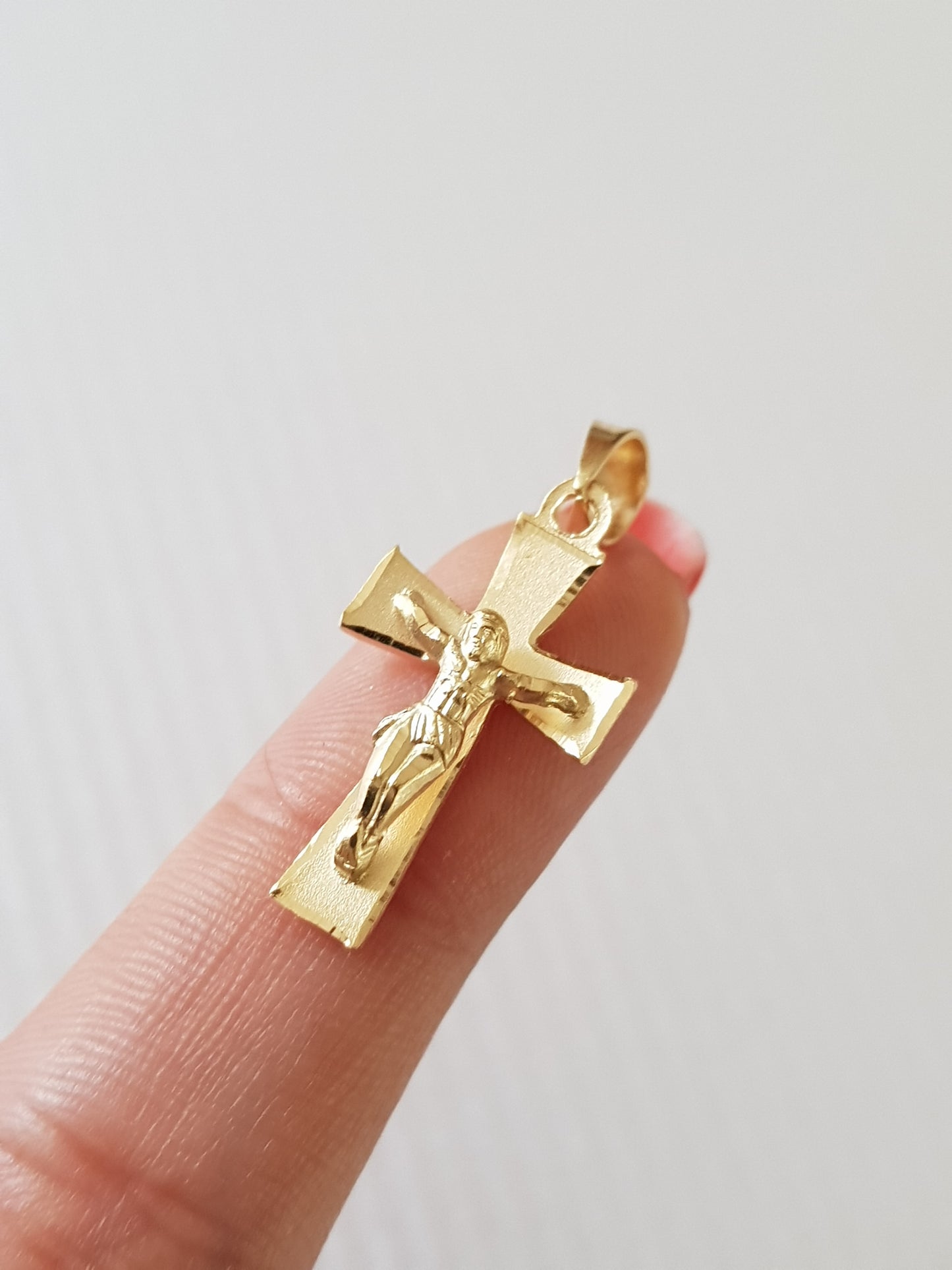 Cruz Cristo con cadena - Oro 14K Laminado - Modelo C-11