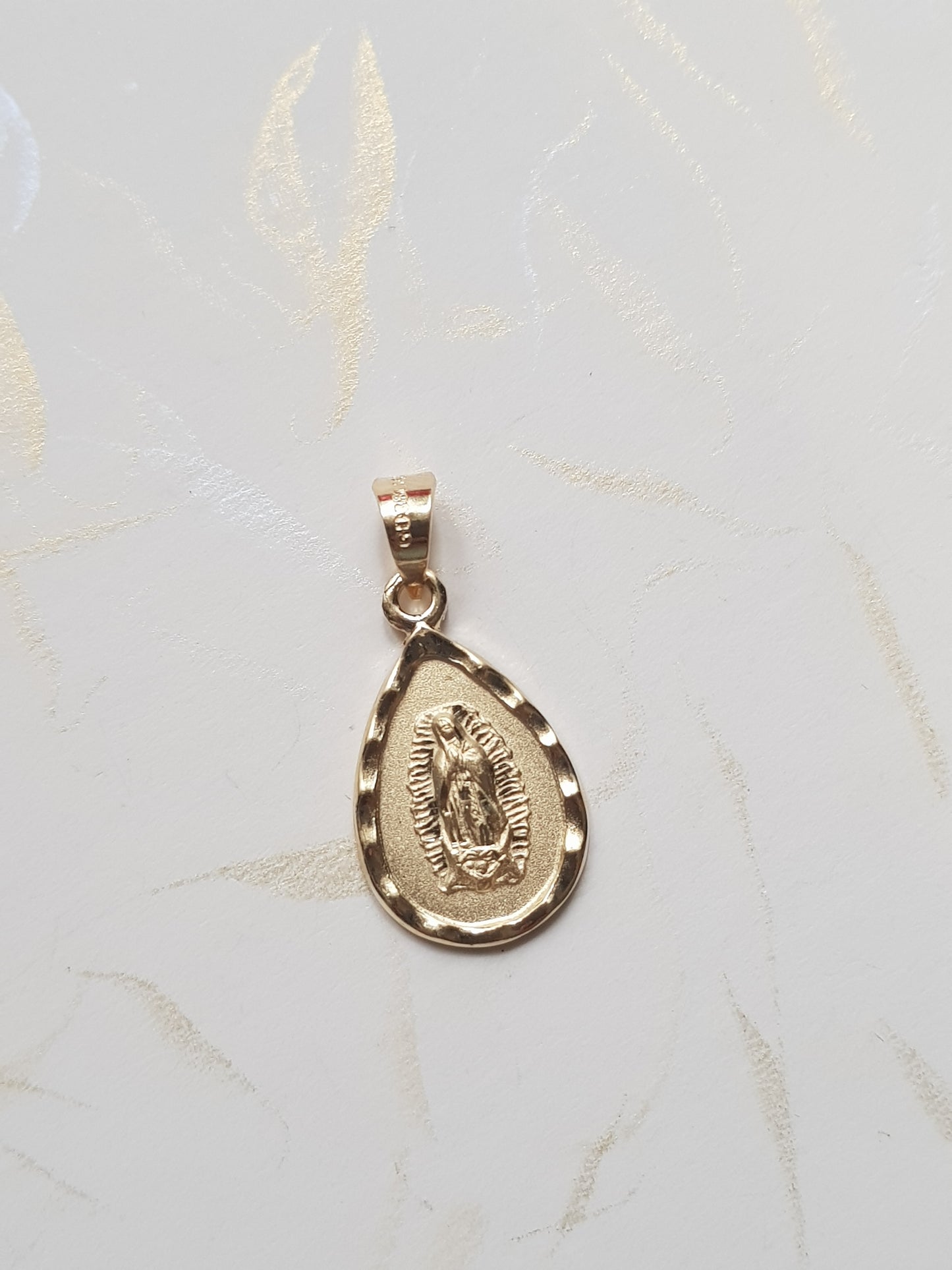 Medalla Gota Virgen de Guadalupe con cadena - Oro 14k laminado - Diamantada