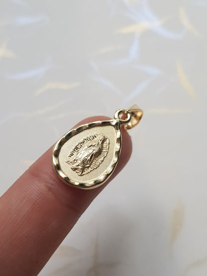 Medalla Gota Virgen de Guadalupe con cadena - Oro 14k laminado - Diamantada