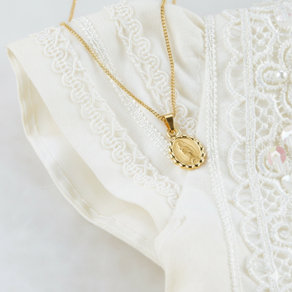 Medalla bautizo Virgen de Guadalupe Oval con cadena - Oro 14K laminado