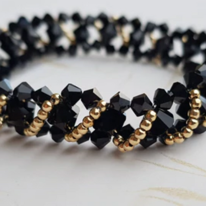 Pulsera hilo elástico con cristal negro y bola oro laminado 14K - Línea Adamoon