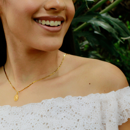 Medalla Virgen San Juan de los Lagos con cadena - Oro 14K laminado