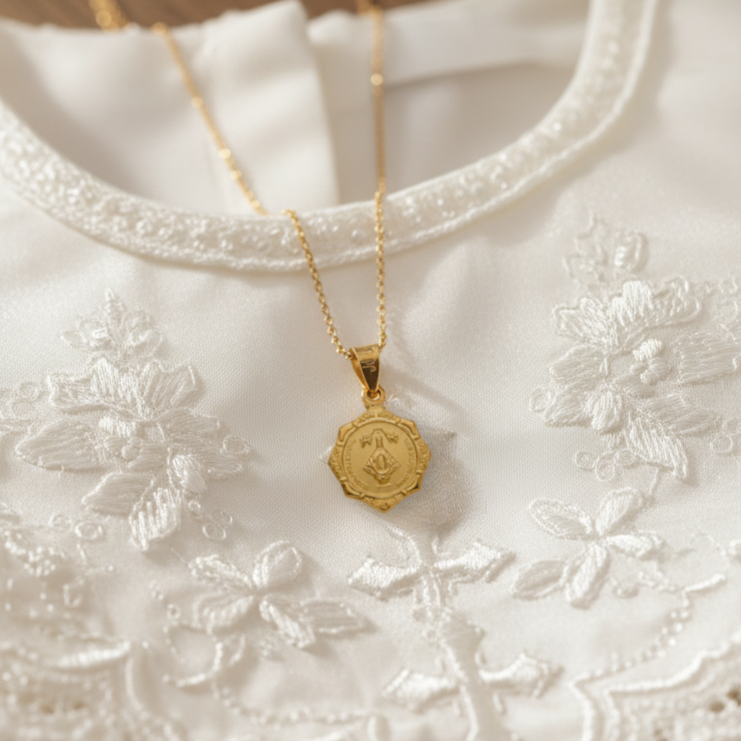 Medalla Bautizo Virgen San Juan de los Lagos con cadena - Oro 14K laminado