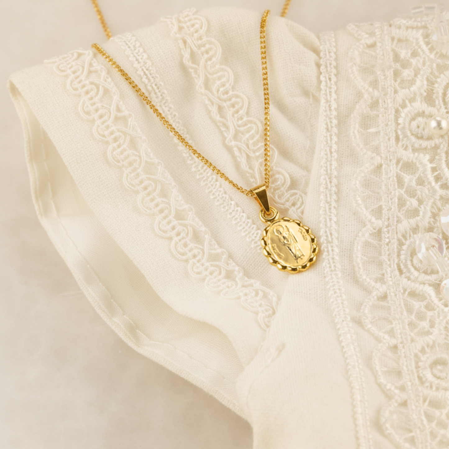 Medalla bautizo San Judas Tadeo oval con cadena - Oro 14K laminado