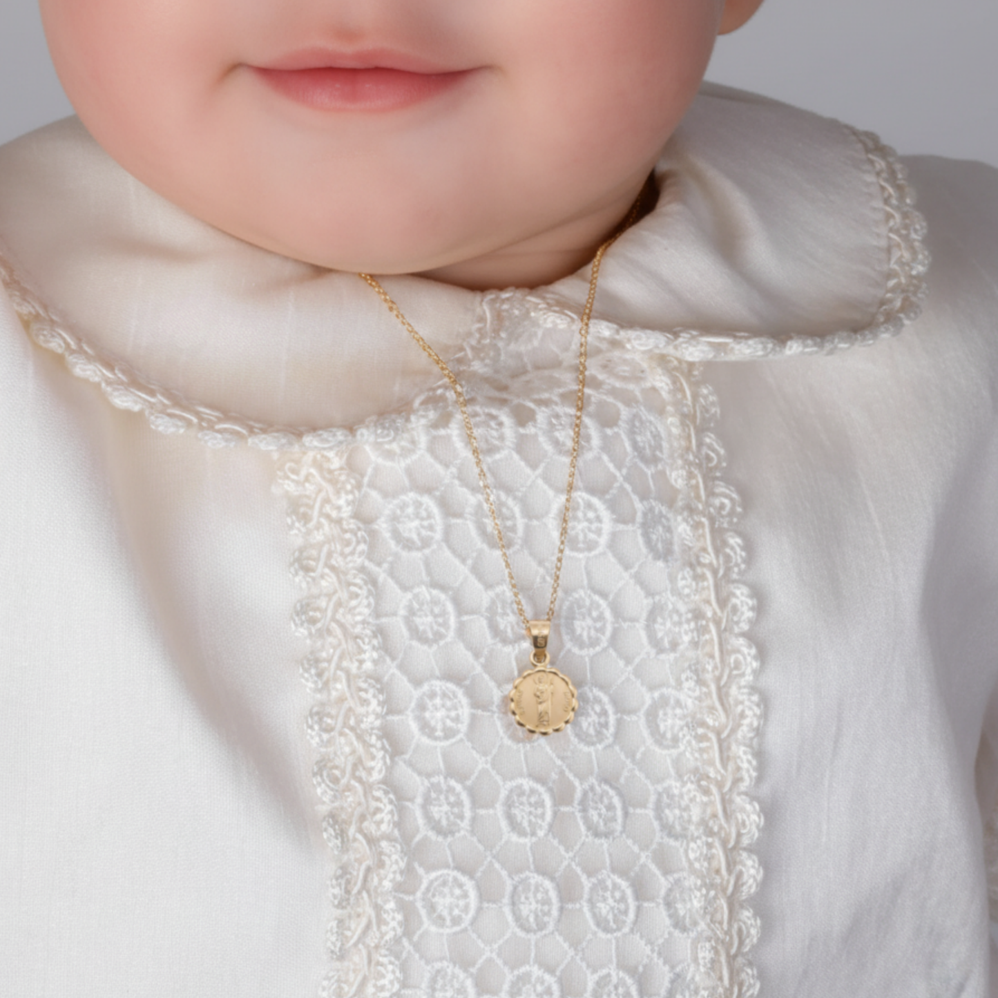 Medalla bautizo San Judas Tadeo redonda con cadena - Oro 14K laminado