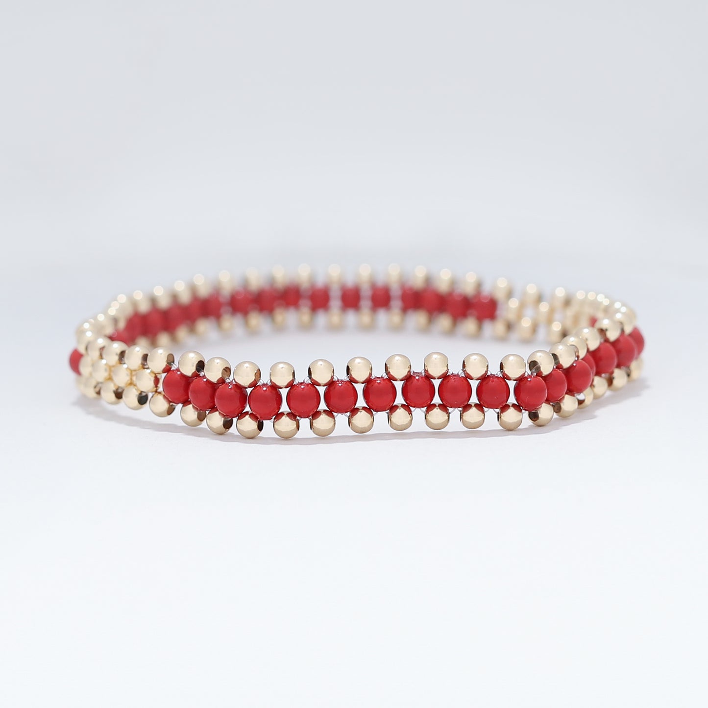 Pulsera bola Oro Laminado 14K con perla de color rojo - Línea Adamoon