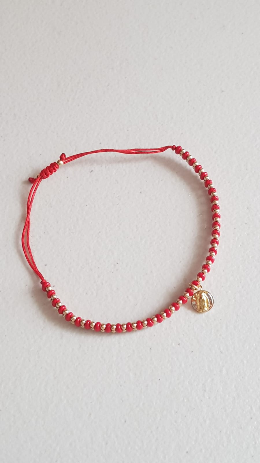 Pulsera roja de cuentas Virgen de Guadalupe - Baño de oro Tricolor