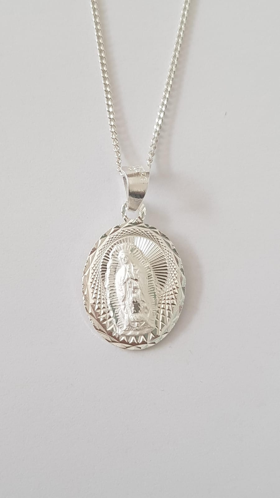 Medalla Virgen de Guadalupe con cadena - Plata esterlina 925