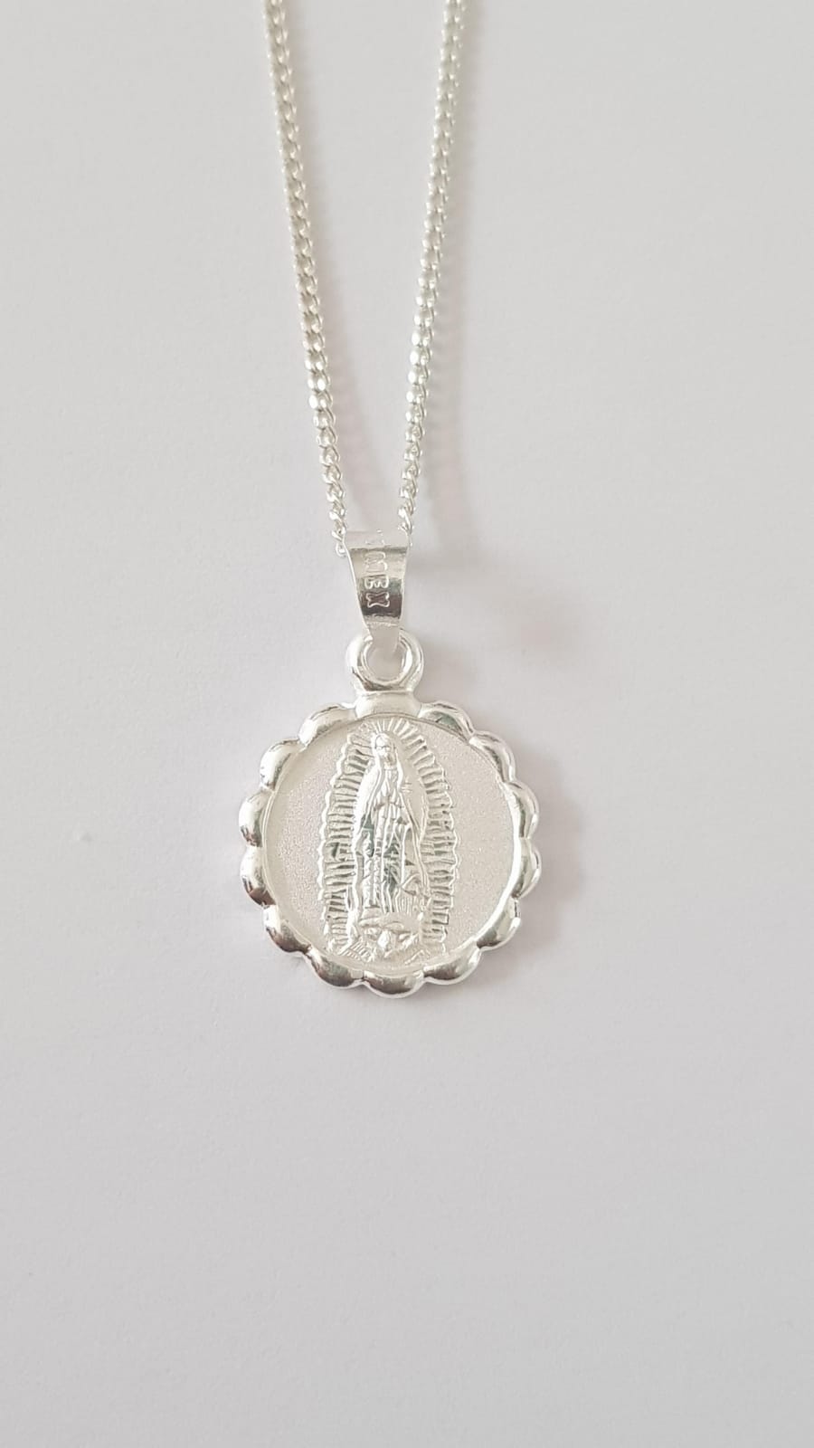 Medalla Virgen de Guadalupe con cadena - Oro 14K laminado - Modelo Turín