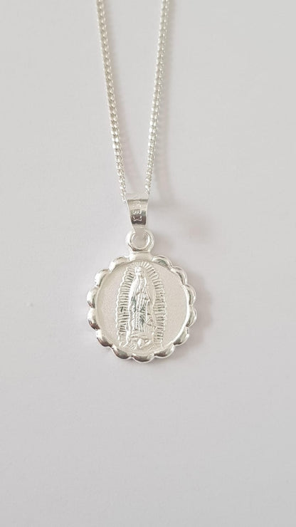 Medalla Virgen de Guadalupe con cadena - Oro 14K laminado - Modelo Turín