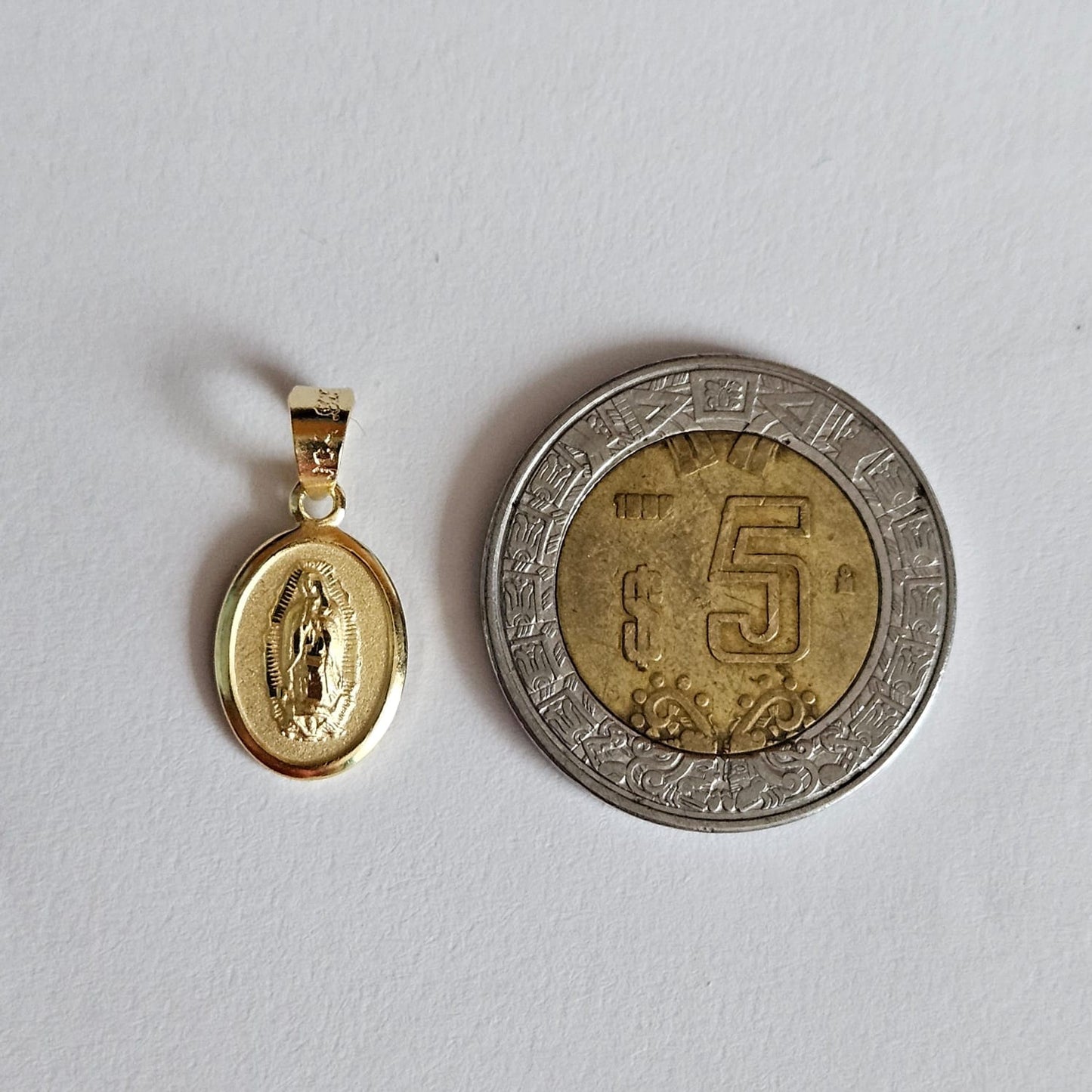 Medalla Oval Virgen de Guadalupe con cadena - Oro 14k laminado - Mini