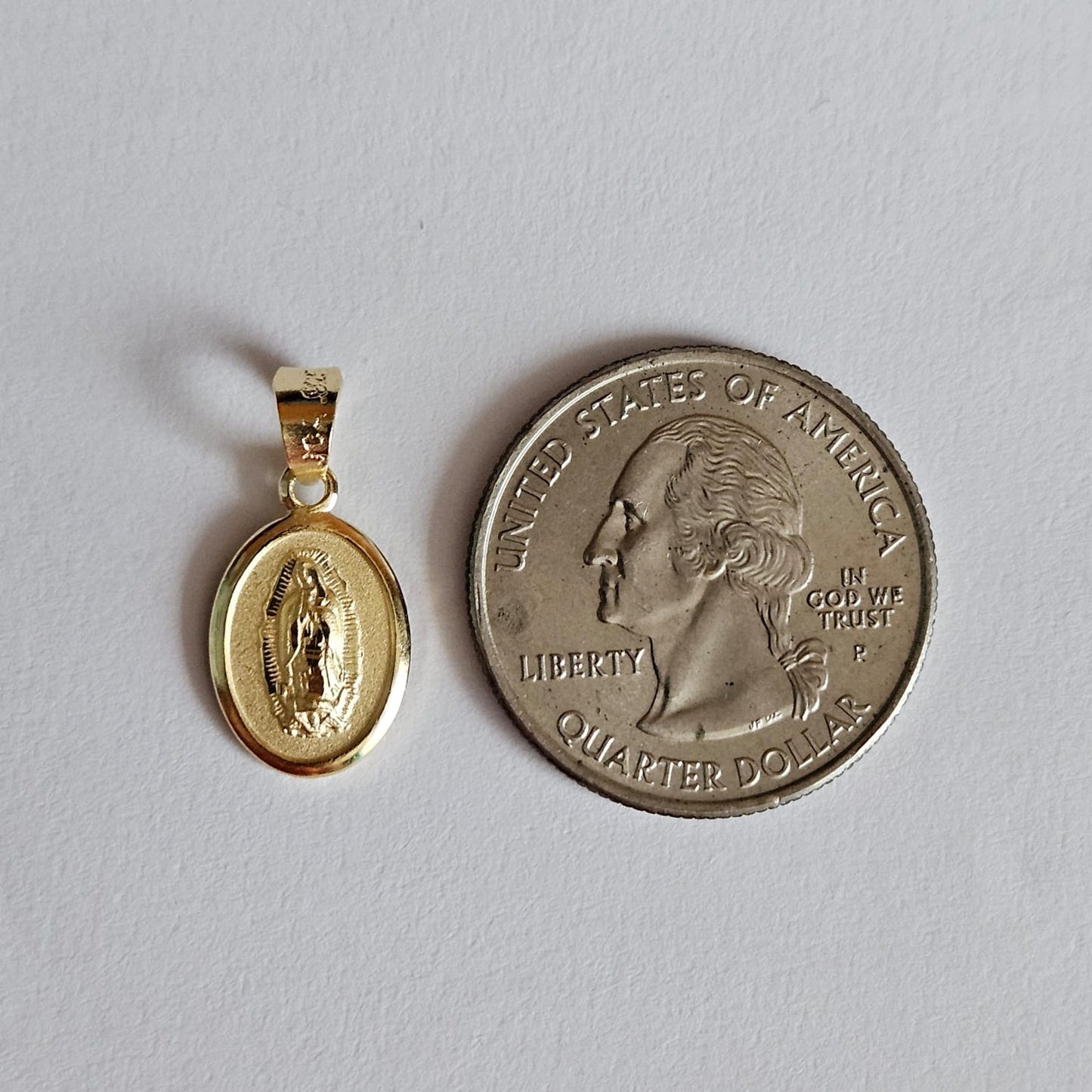 Medalla Oval Virgen de Guadalupe con cadena - Oro 14k laminado - Mini