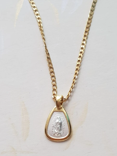 Medalla Virgen de Guadalupe con cadena - Plata esterlina 925 - Bisel de Baño de Oro 14k