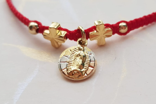 Pulsera roja tejida Virgen de Guadalupe - Baño de oro Tricolor