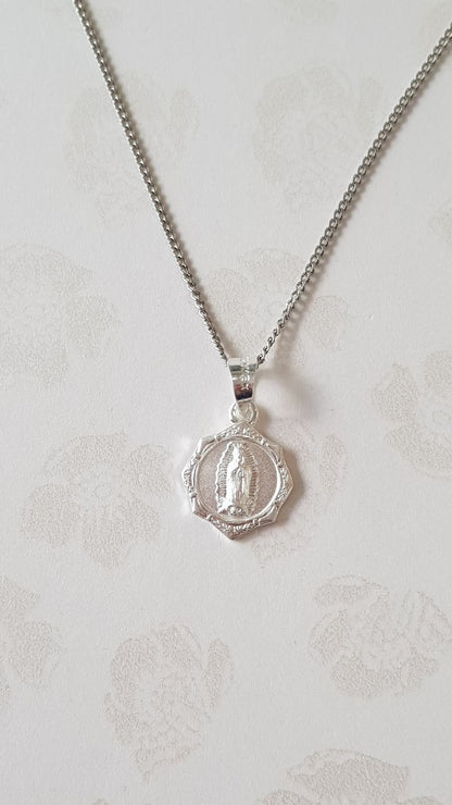 Medalla Virgen de Guadalupe con cadena - Plata esterlina 925