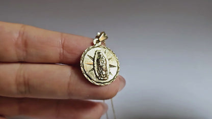 Medalla Redonda Virgen de Guadalupe con cadena - Oro 14k Laminado - Diamantada