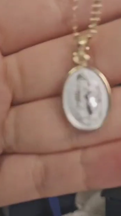 Medalla Virgen de Guadalupe con cadena - Plata esterlina 925 - Bisel Baño de Oro 14k