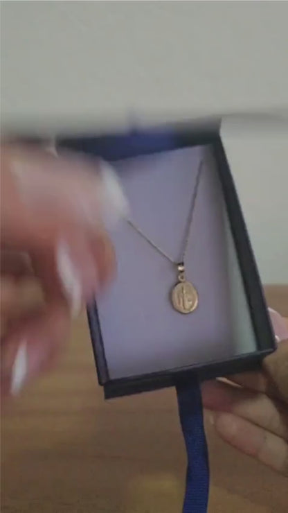Medalla San Benito oval con cadena para mujer - Oro 14k laminado