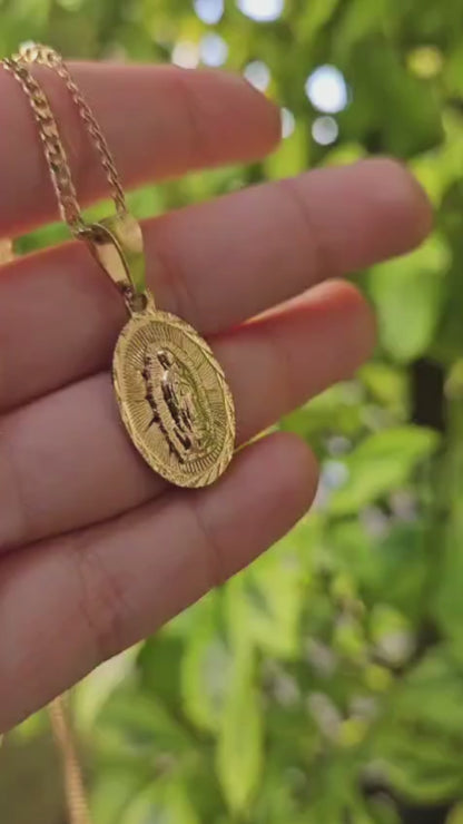 Medalla Oval Virgen de Guadalupe con cadena - Oro 14k Laminado - Diamantada